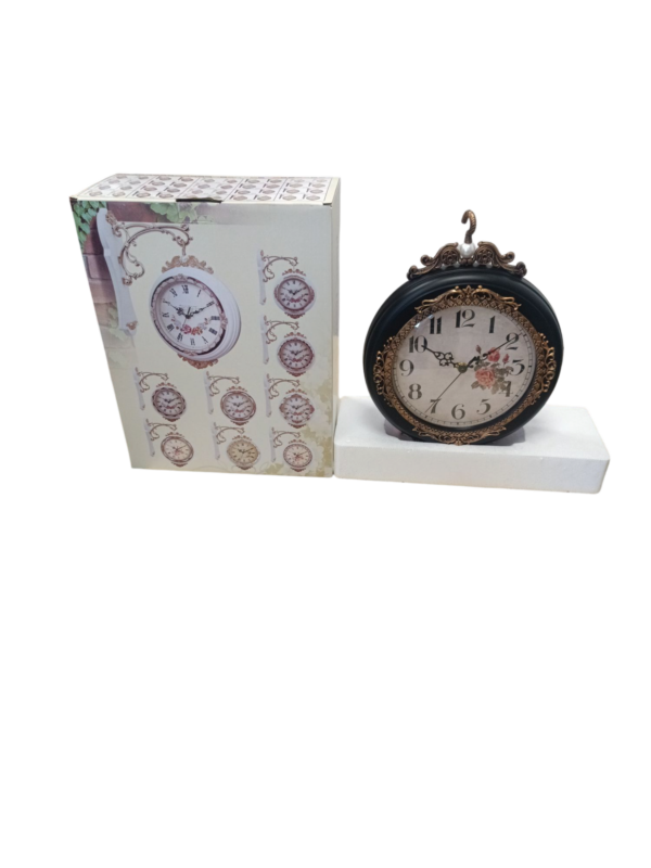 Elegante Wanduhr mit edlem Rahmen